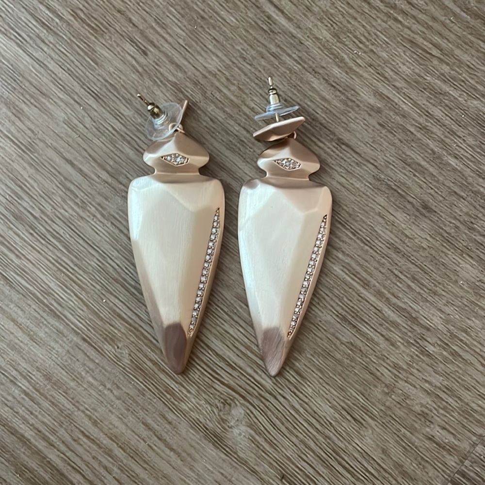 Kendra Scott Arrowhead Earrings in Rose Gold